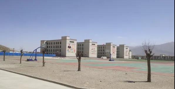 西藏森布日小学大平板太阳能供暖项目(图1)